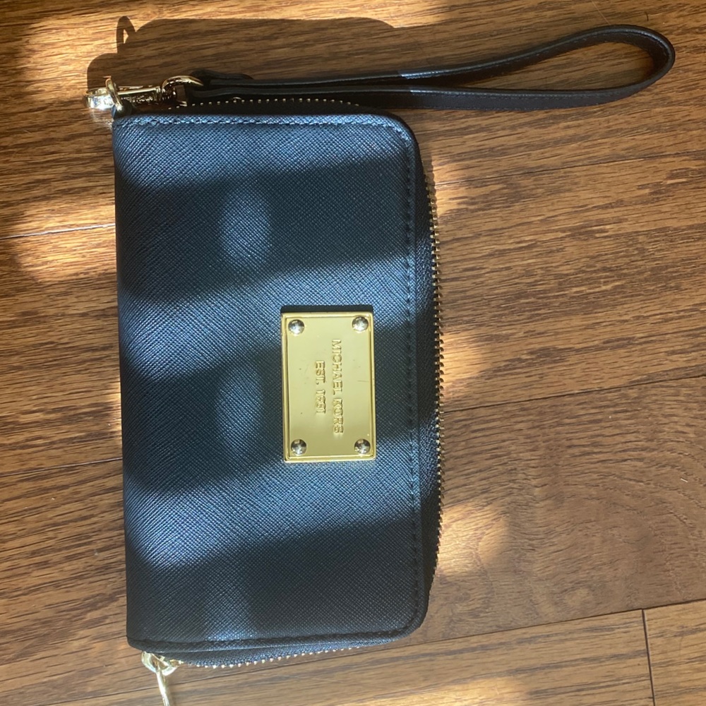 Black Michael Kors Wrislet Wallet